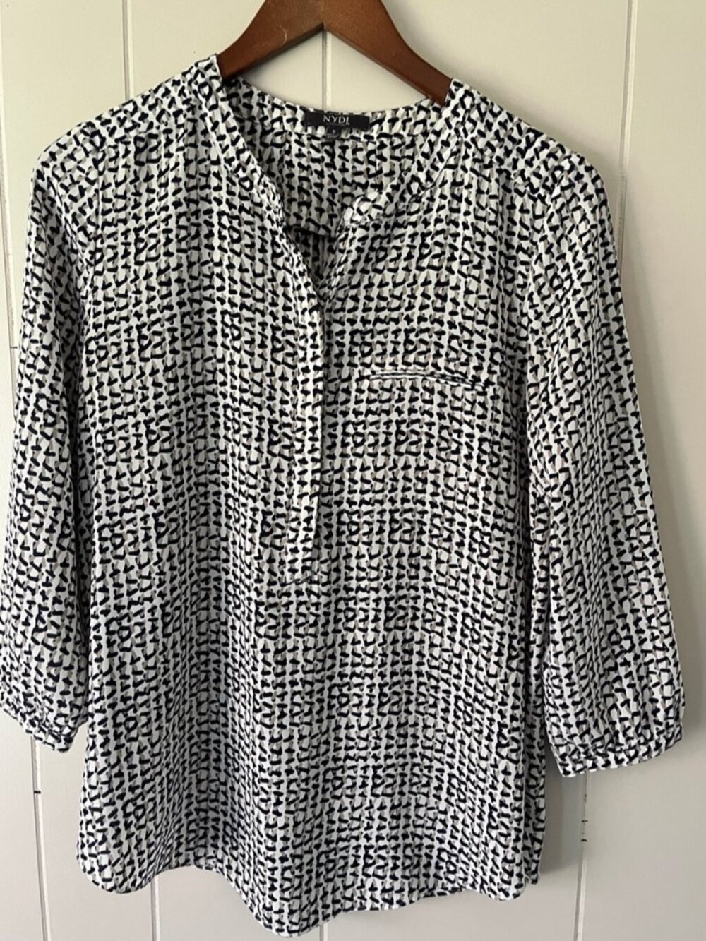 Black and White Abstract Print Long-Sleeve Blouse
